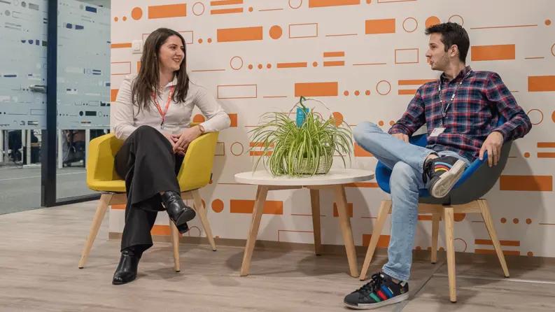 Two emea employee talking to each other