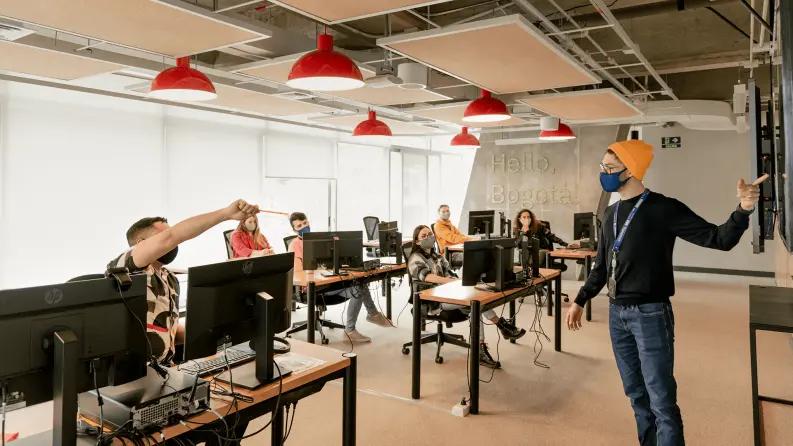 Man teaching group of employee